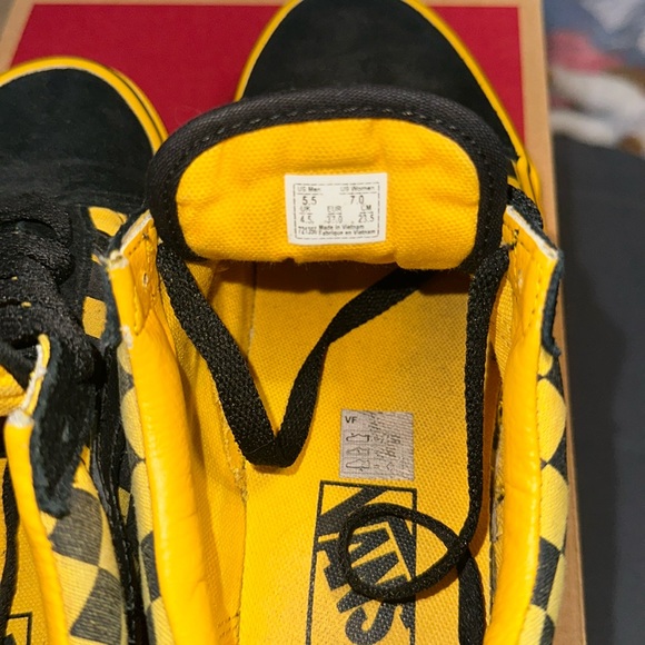 Men’s 5.5 black and yellow checkered vans - Picture 4 of 4